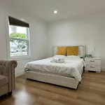Elegant Living Private Room In Modern Home 9
